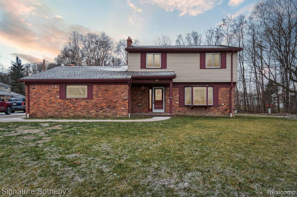 3671 Phlox Ct, Waterford, MI 48329 - photo 1