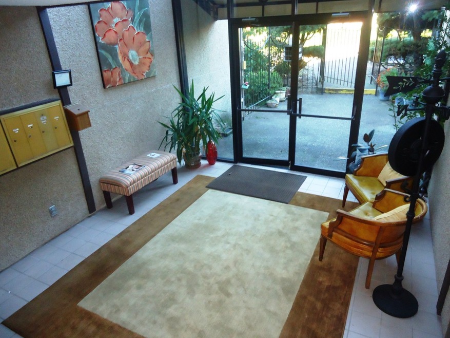 813 S 227th Place unit 4, Des Moines, WA 98198 - photo 1