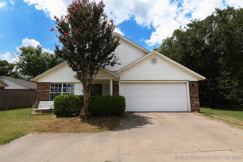 403 N Maple St, Sallisaw, OK 74955 - photo 1