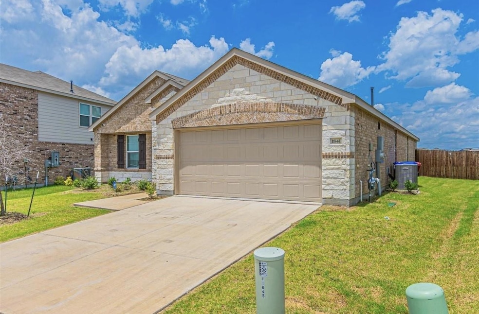 View of front of house featuring a front yard, a g