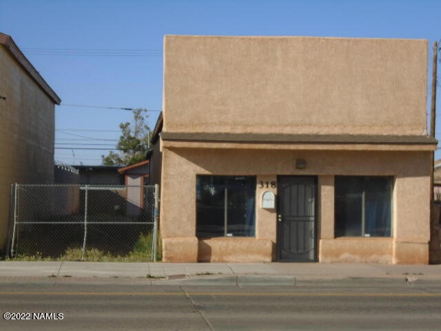 318 E Second St, Winslow, AZ 86047 - photo 1