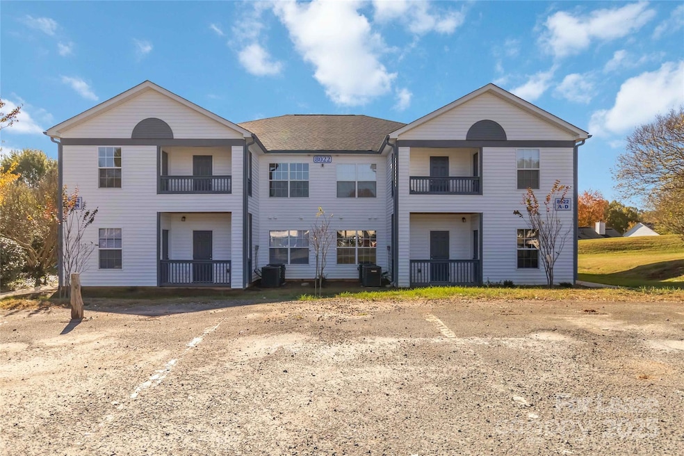 8022 Tremaine Ct unit D, Charlotte, NC 28227 - photo 1