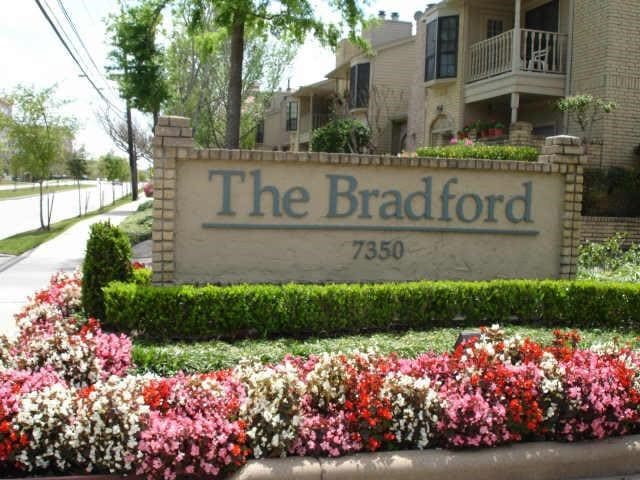 This is the front entrance to property, directly across the street from THE BRADFORD is the prestigious neighborhood of Old Braeswood near the Texas Medical Center.This is a small, gated community  complex within walking distance to many shops,stores, restaurants and is an easy stroll to Rice Village or Rice University.