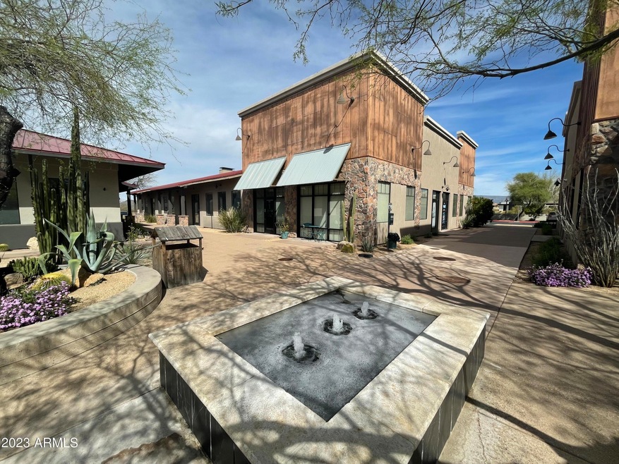 EXTERIOR PLAZA