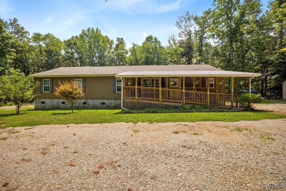 View of front of property featuring a front yard