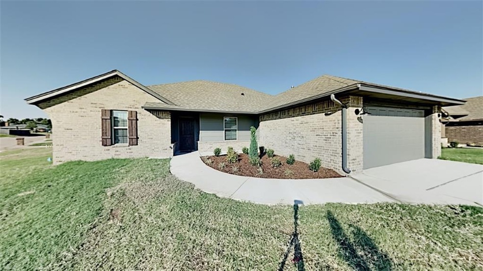 7017 Hidden Trail Ln, Warr Acres, OK 73132 - photo 1