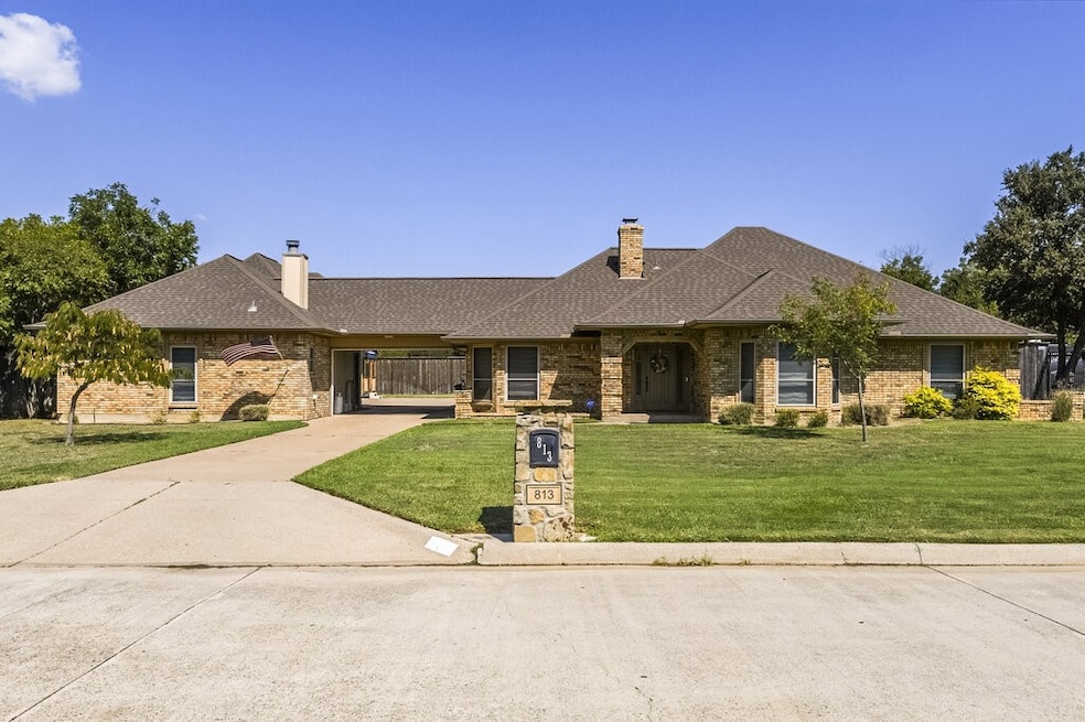 813 Shady Creek Dr, Kennedale, TX 76060 - photo 1
