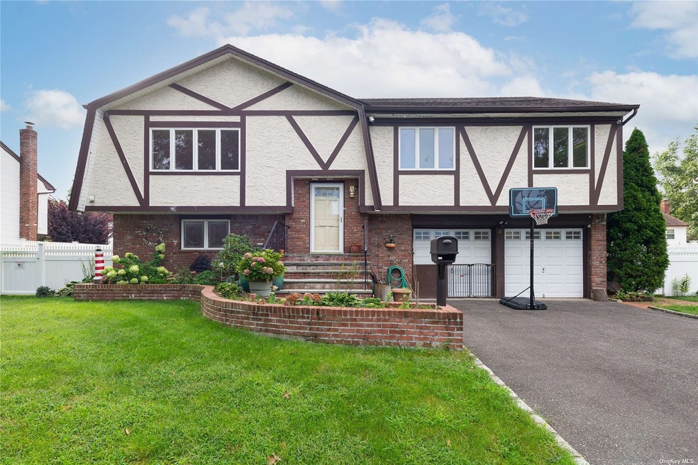 4 Cindy Ct, Westbury, NY 11590 - photo 1