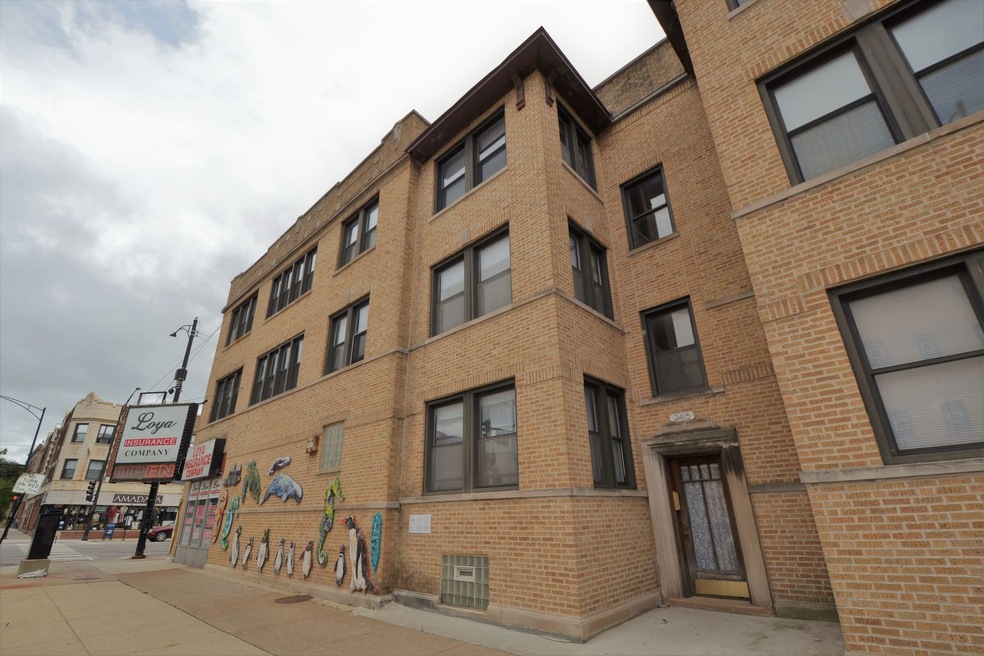 2405 W Wilson Ave unit 1, Chicago, IL 60625 - photo 1