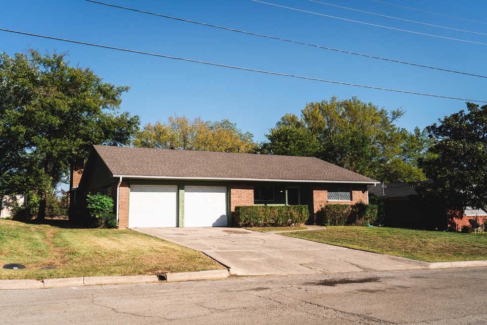 1306 Hillside Dr, Gainesville, TX 76240 - photo 1