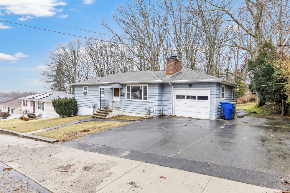 59 Peach Orchard Rd unit A (First Floor), Waterbury, CT 06706 - photo 1