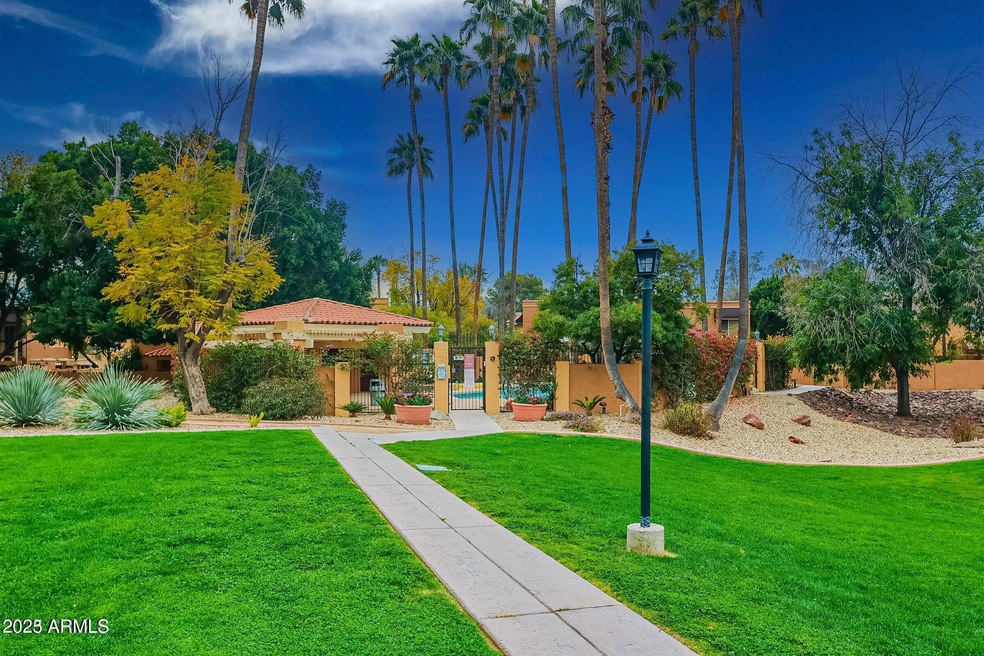 10407 N 11th Place unit 3, Phoenix, AZ 85020 - photo 1