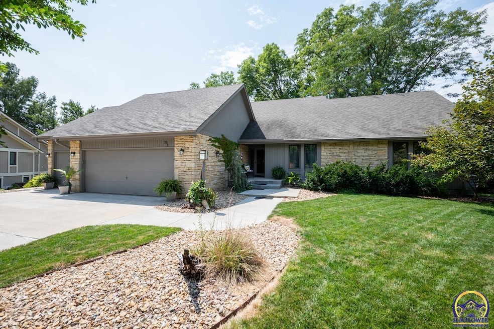 3531 SW Alameda Dr, Topeka, KS 66614 - photo 1