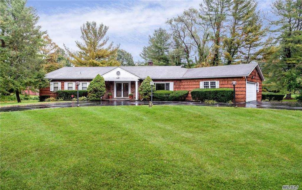 4 Dogwood Ct, Glen Head, NY 11545 - photo 1