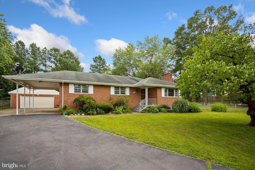 3335 Kaywood Dr, Falls Church, VA 22041 - photo 1