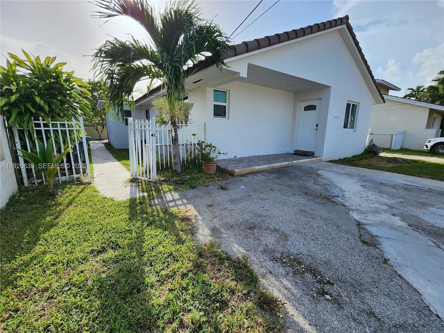 2438 SW 114th Ave, Miami, FL 33165 - photo 1