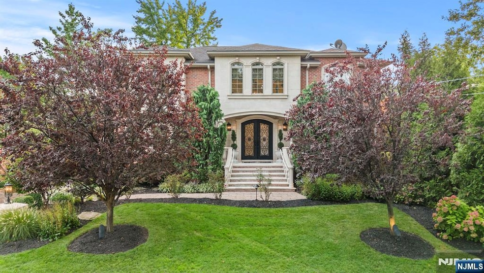 Sold $2,700,000 • Co-Listing Agent