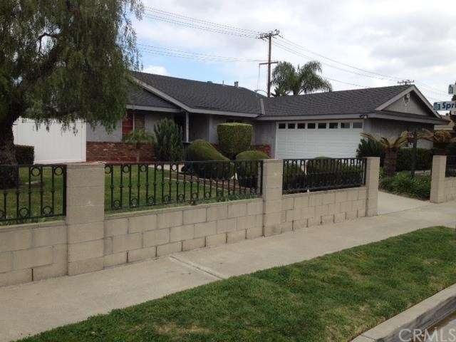 Curb appeal and on a huge lot!!!