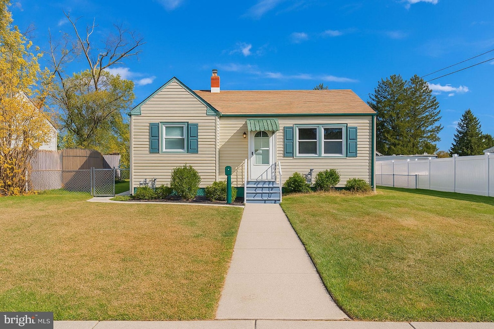 610 Lee Ave, Beverly, NJ 08010 - photo 1