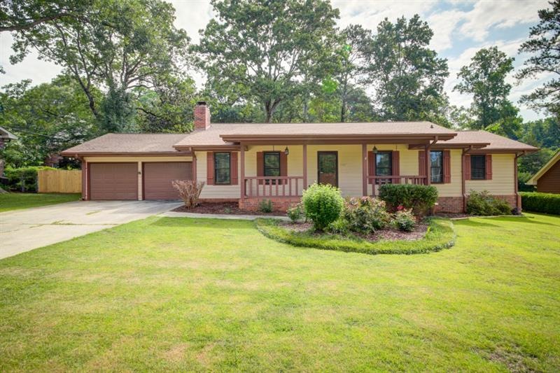 Welcome home to this charming ranch in Parkview di