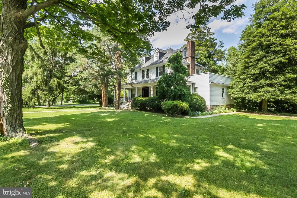 519 N Chapel Gate Ln unit 2B, Baltimore, MD 21229 - photo 1