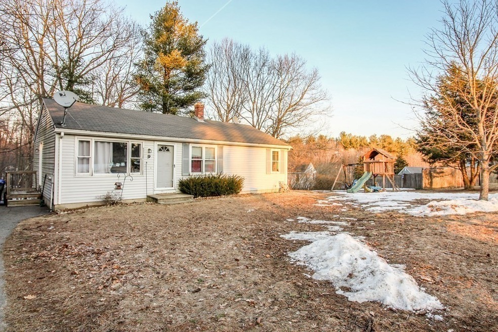9 Thornapple Cir, Rutland, MA 01543 - photo 1