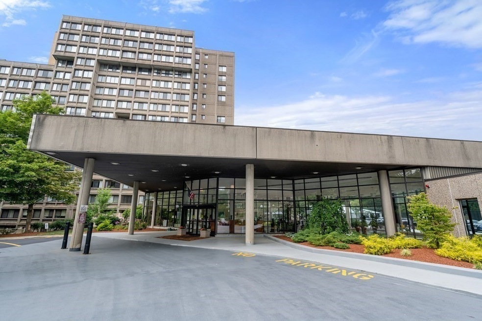 250 Hammond Pond Pkwy unit PH5N, Chestnut Hill, MA 02467 - photo 1