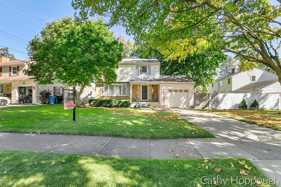 2215 Fairfax Rd, Lansing, MI 48910 - photo 1