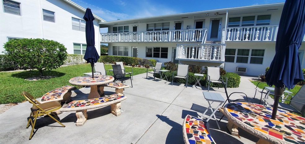 406 Windsor R, West Palm Beach, FL 33417 - photo 1