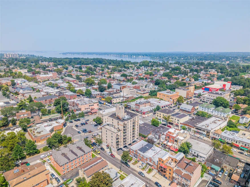 21302 42nd Ave unit 8D, Bayside, NY 11361 - photo 1