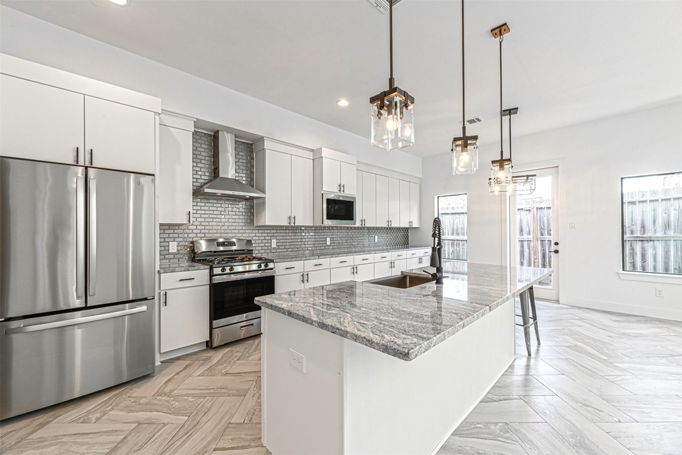 5623 Savyon Dr, Houston, TX 77091 - photo 1