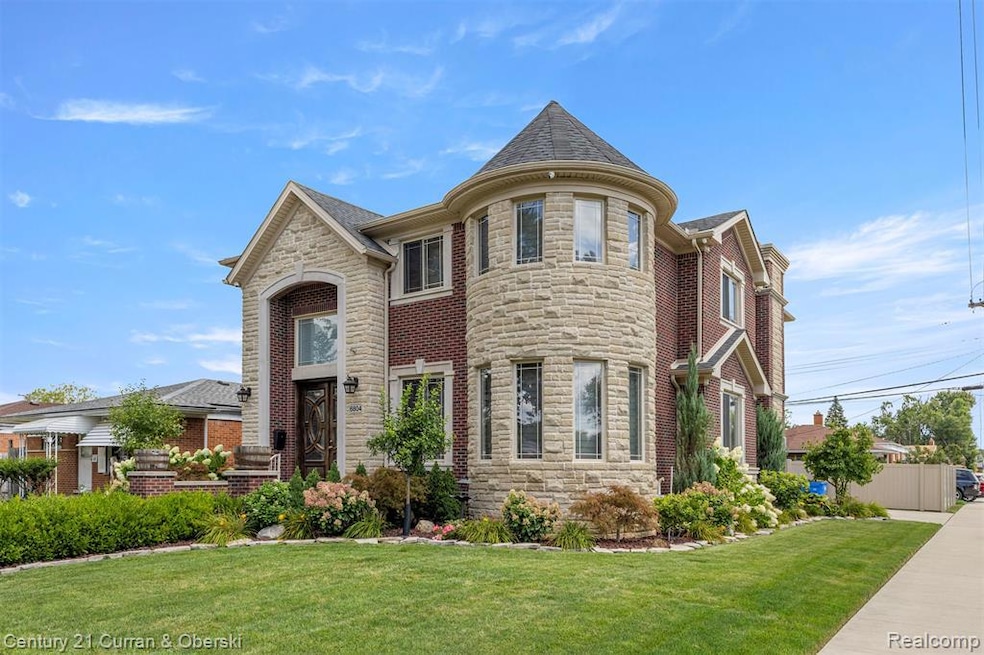 For Sale $799,900 • Co-Listing Agent