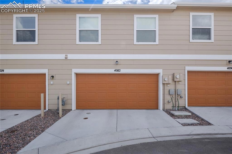 3-BEDROOM, 3-BATH TOWNHOME, 2-CAR GARAGE HOME