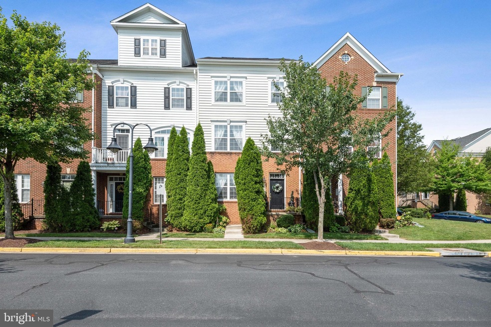 521 Touchdown Dr, Hyattsville, MD 20785 - photo 1