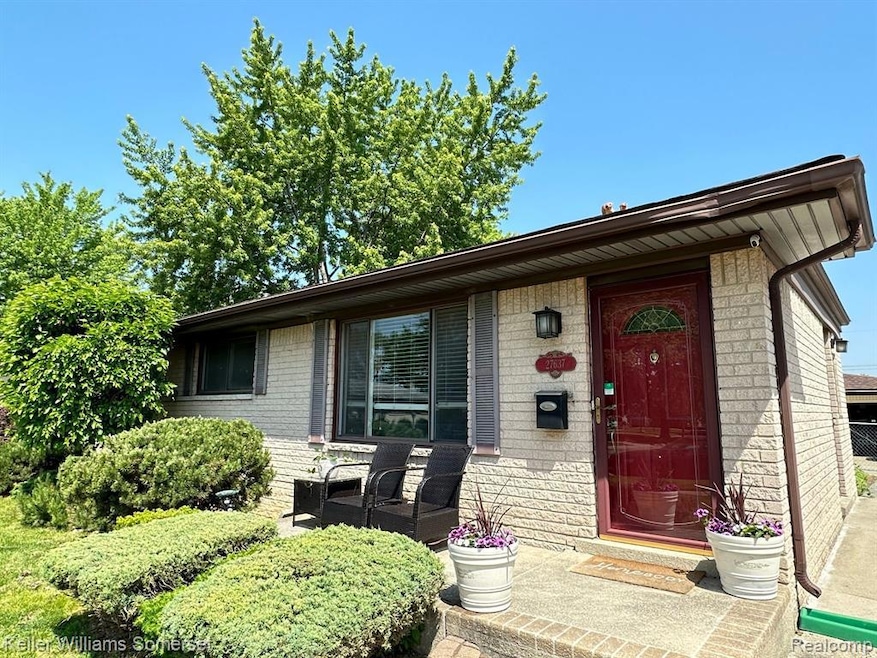 27637 Larry St, Roseville, MI 48066 - photo 1