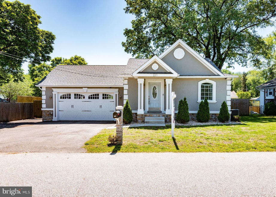 221 Glen Rd, Pasadena, MD 21122 - photo 1