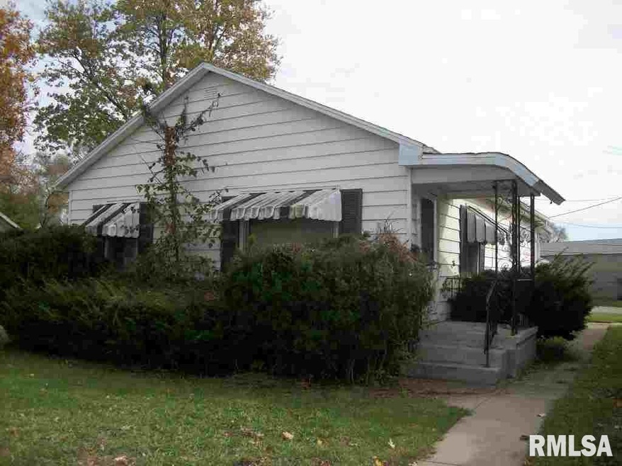 210 N Elliott St, Lincoln, IL 62656 - photo 1