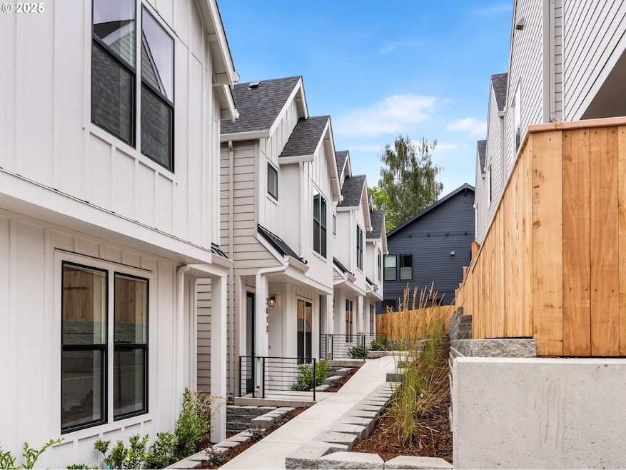 3609 SW Logan St, Portland, OR 97219 - photo 1