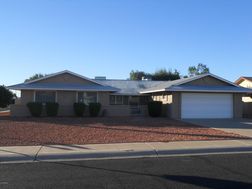 9915 W Tarrytown Ave, Sun City, AZ 85351 - photo 1