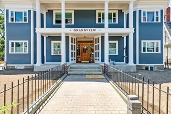 82 Munroe St unit 10, Somerville, MA 02143 - photo 1