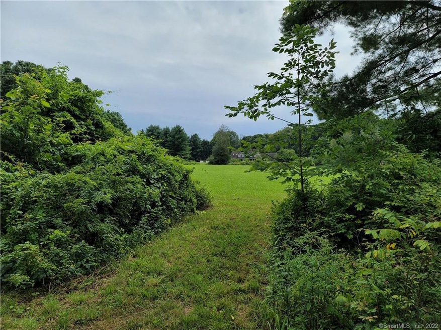 GREAT LOCATION, CLOSE TO TOWN AND HIGHWAY