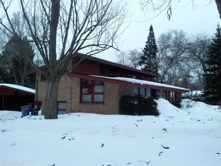 1105 Spencer St NE, Grand Rapids, MI 49505 - photo 1