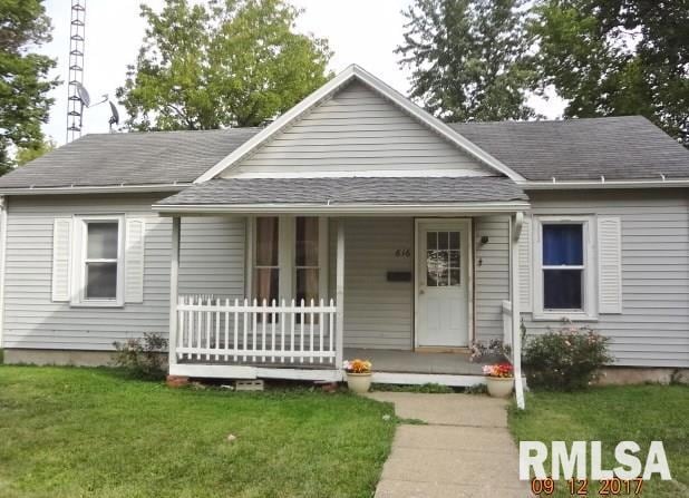 616 N Kickapoo St, Lincoln, IL 62656 - photo 1