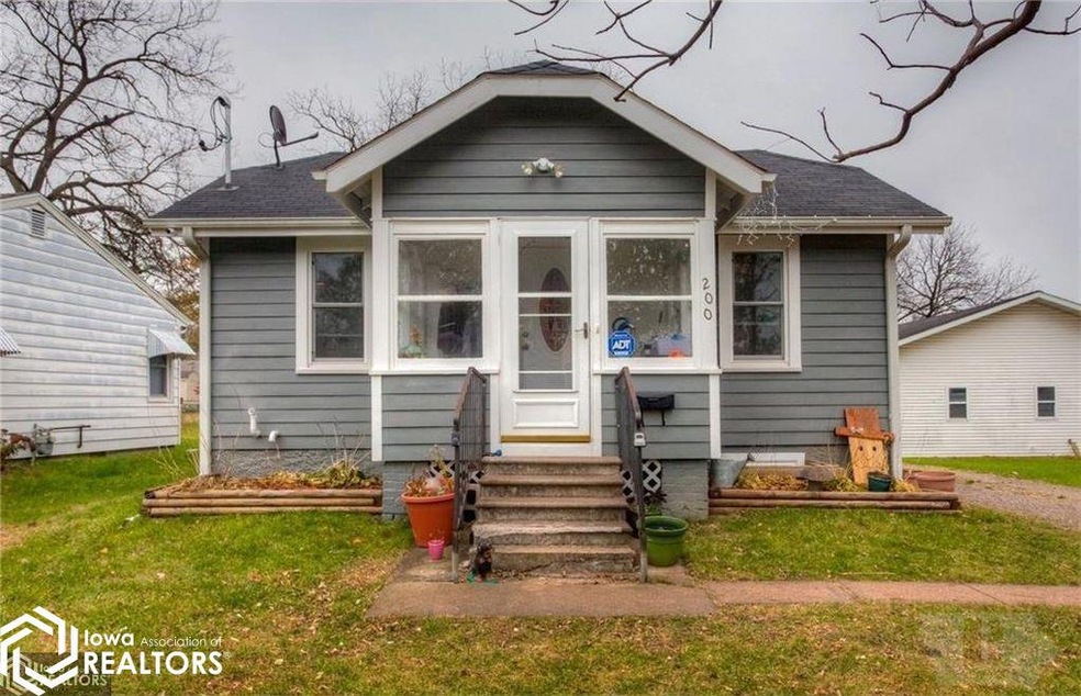 200 W 12th St S, Newton, IA 50208 - photo 1