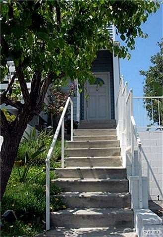 end unit front entry