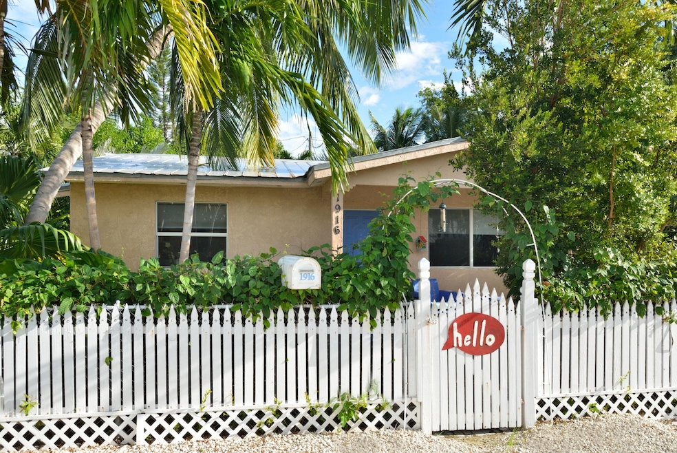 Front Gate_1916 Fogarty Ave, Key West