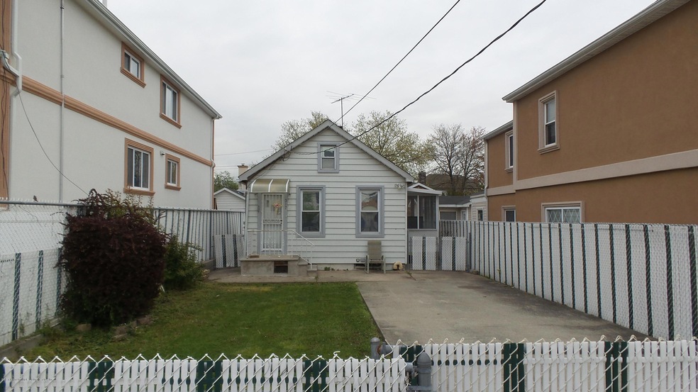 317 Norway Ave, Staten Island, NY 10305 - photo 1