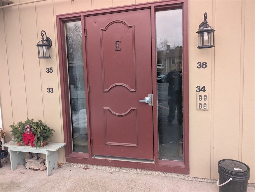 82 S Maple St unit 33, Westfield, MA 01085 - photo 1