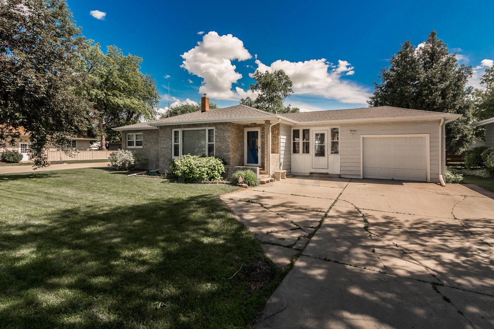 2201 8th Ave N Grand Forks ND-print-001-