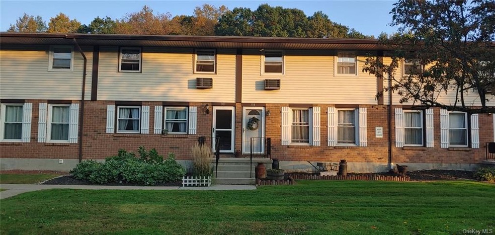 303 Parr Meadow Dr unit 3C, Newburgh, NY 12550 - photo 1